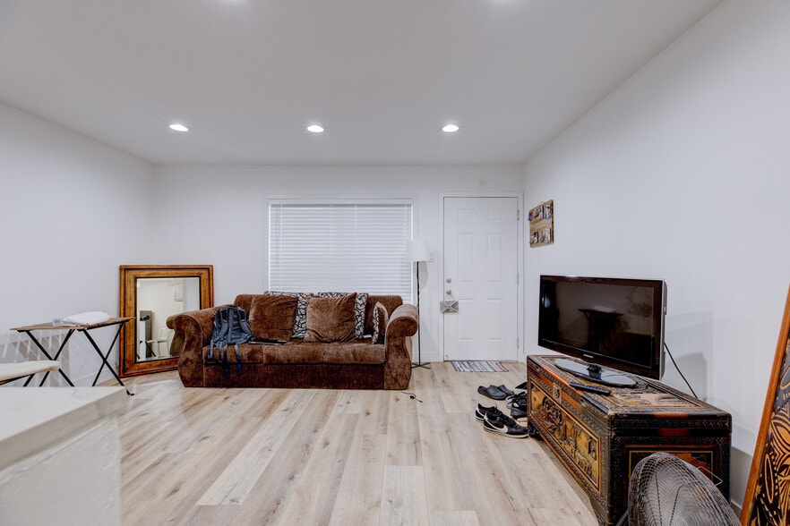 More Photos Of 1720 Cerritos Ave, Long Beach Apartments For Sale