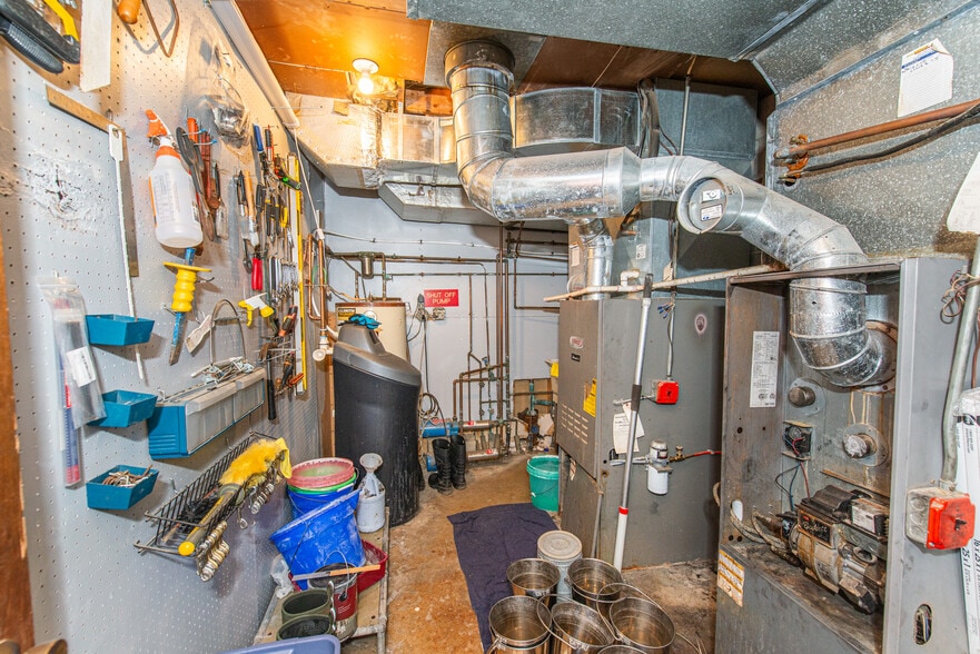 More Photos Of 40 Brighton Rd, Andover Specialty For Sale