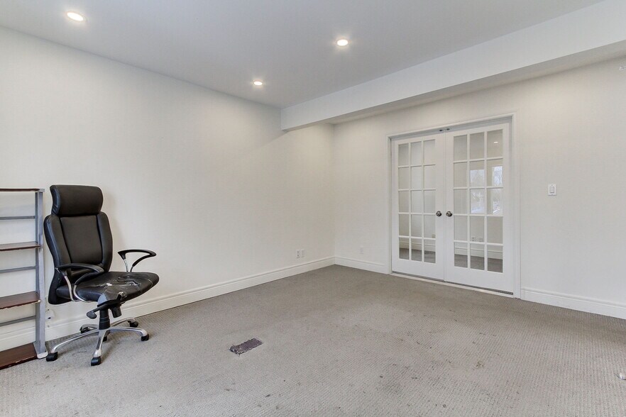 More Photos Of 187 Finch Ave W, Toronto Office Residential For Sale