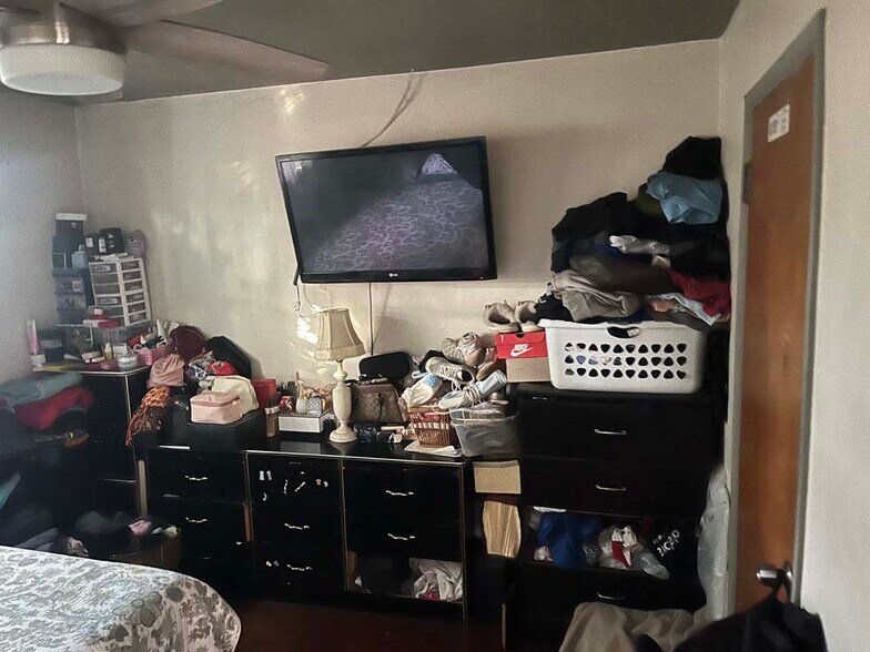 More Photos Of 1068 McDonald Ave, Wilmington Multifamily For Sale