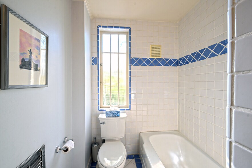 More Photos Of 2636 N Beachwood Dr, Los Angeles Apartments For Sale