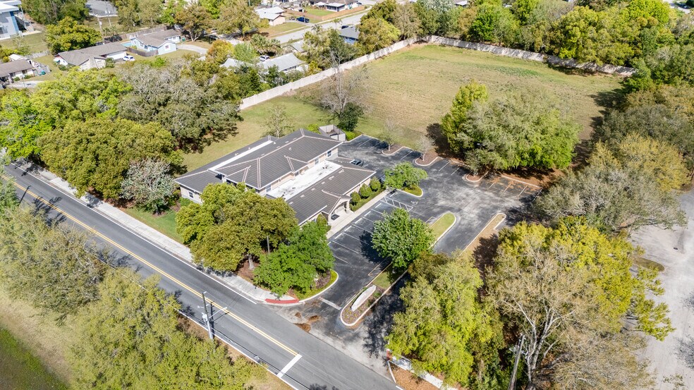 More Photos Of 465 Warren Ave, Longwood Office For Lease