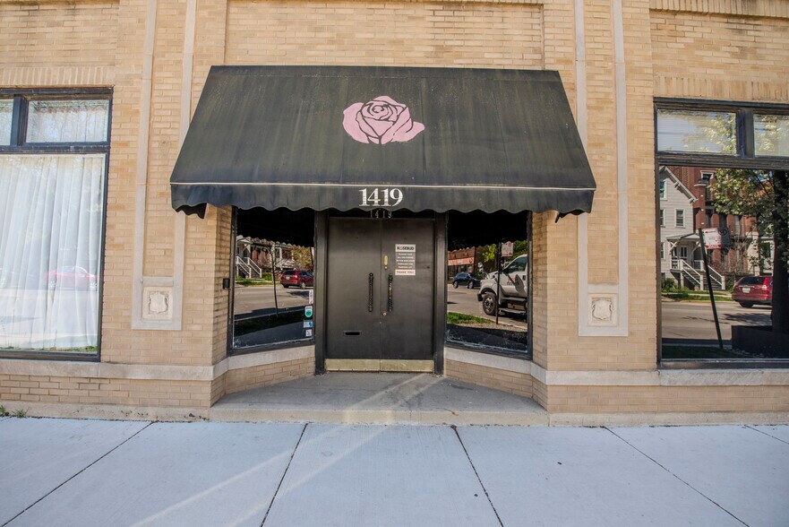 More Photos Of 1419 W Diversey Pky, Chicago Office For Sale