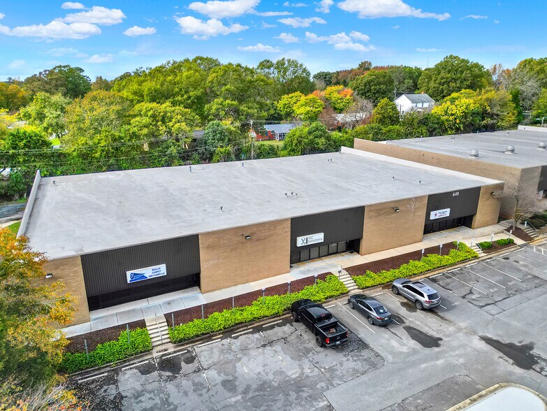 More Photos Of 640 Matthews Mint Hill Rd, Matthews Showroom For Lease