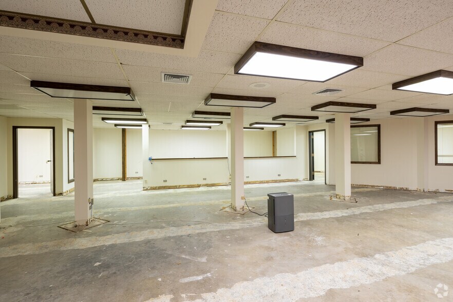 More Photos Of 20900 S Western Ave, Olympia Fields Bank For Sale