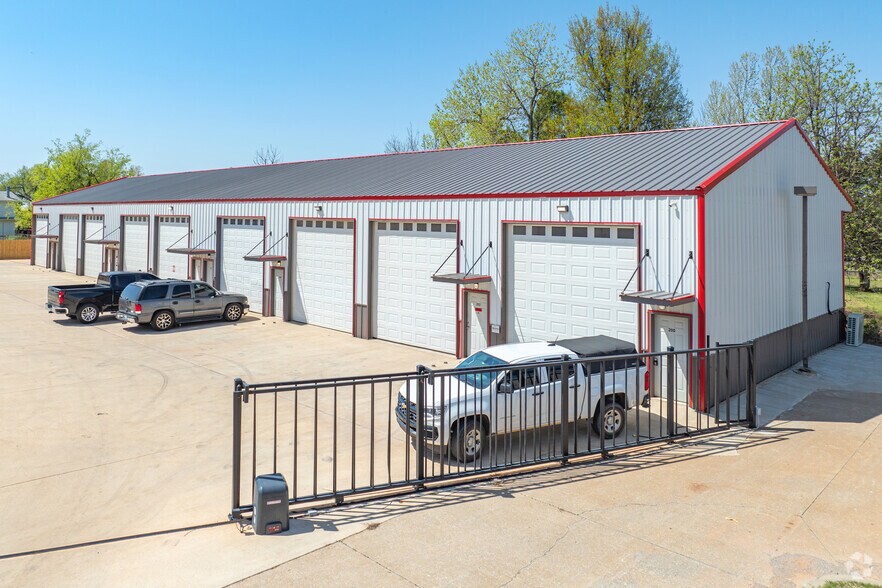 More Photos Of 308 W State Highway 152, Mustang Light Distribution For Lease