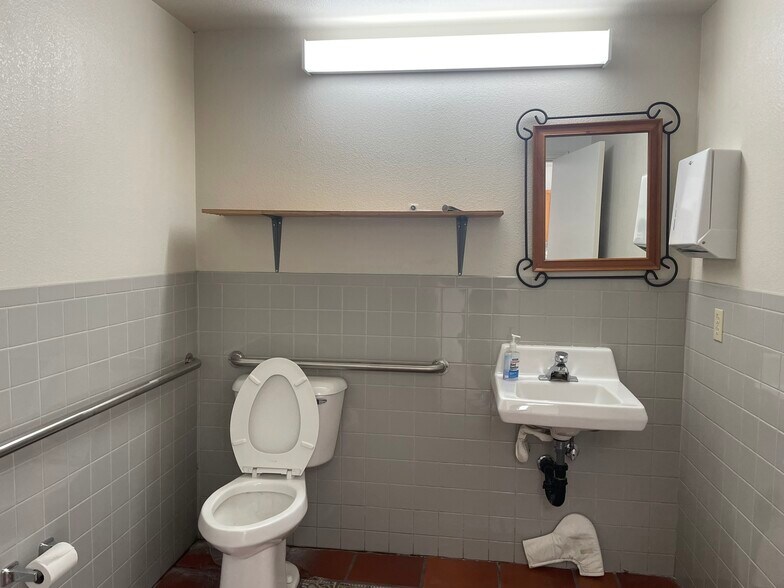 More Photos Of 3715 Santa Rosa Ave, Santa Rosa Warehouse For Lease