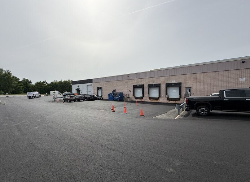 More Photos Of 130 Commerce Way, Woburn Manufacturing For Lease