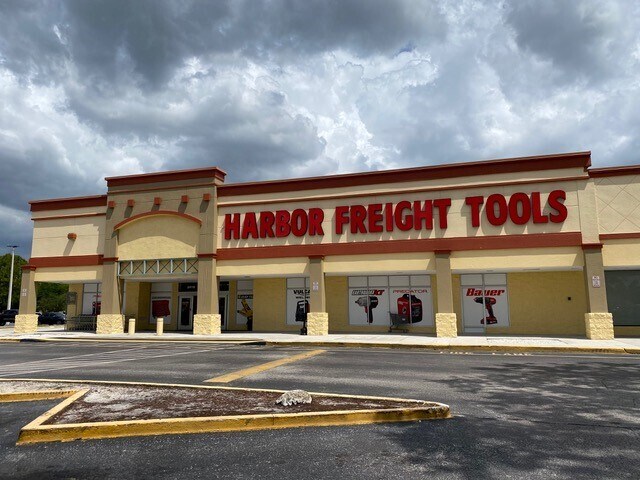 More Photos Of 2398 Commercial Way, Spring Hill Unknown For Lease