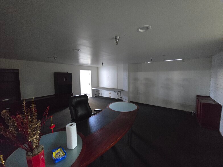 More Photos Of 2001-2015 Saybrook Ave, Commerce Warehouse For Lease