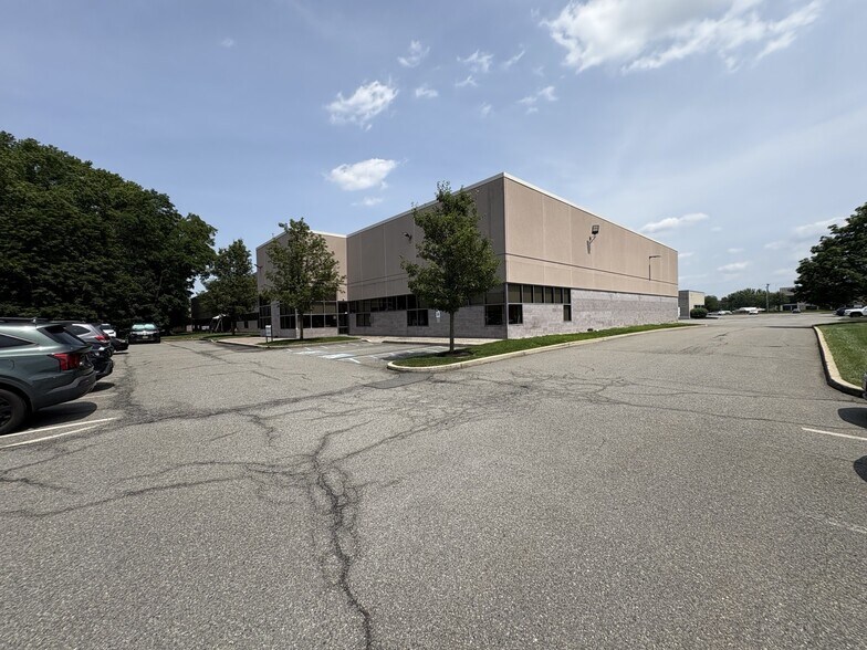 More Photos Of 115 Newfield Ave, Edison Warehouse For Lease