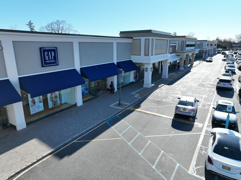 More Photos Of 401-419 S Oyster Bay Rd, Plainview Unknown For Lease