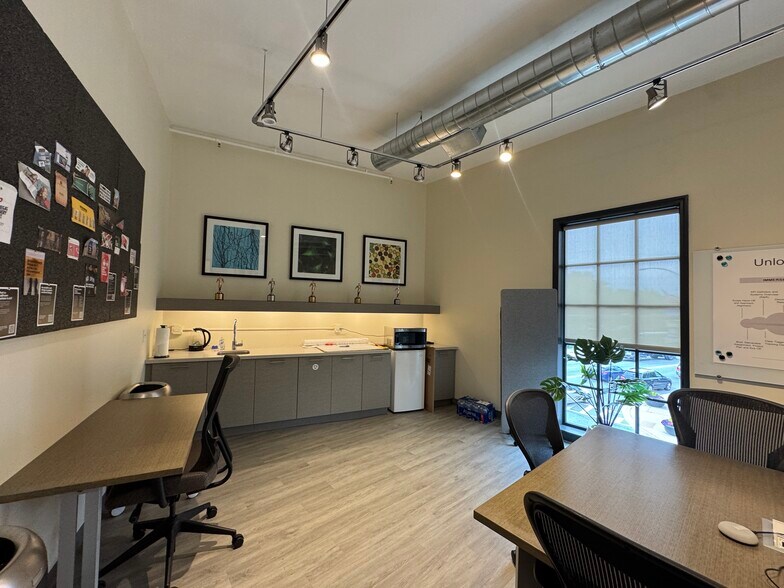 More Photos Of 1 W Harris Ave, La Grange Office For Lease