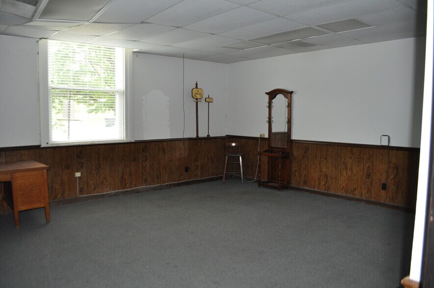 More Photos Of 414 Wharf St, Loudon Office For Sale