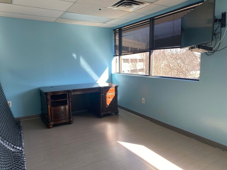 More Photos Of 1830 Town Center Dr, Reston Medical For Sale