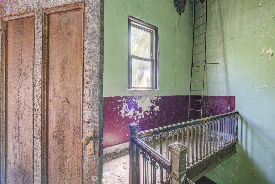 More Photos Of 139 Amboy St, Brooklyn Religious Facility For Lease