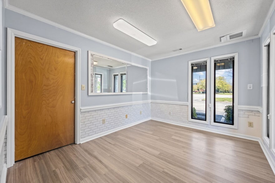 More Photos Of 411 Western Blvd, Jacksonville Medical For Sale