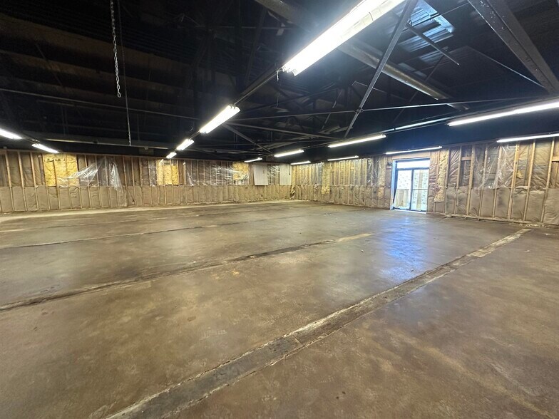 More Photos Of 548 W Woodstock Rd, Woodstock Storefront Retail Office For Sale