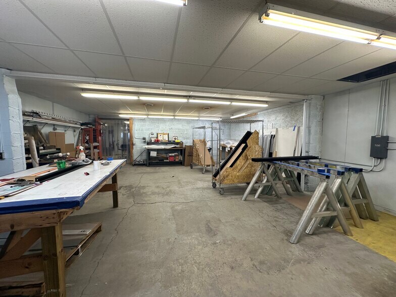 More Photos Of 1035-1037 Montgomery St S, Syracuse Light Manufacturing For Sale