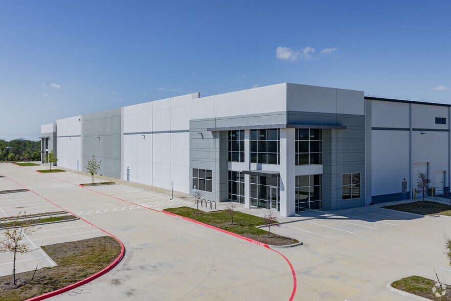 More Photos Of 715 SE Loop 410, San Antonio Manufacturing For Sale