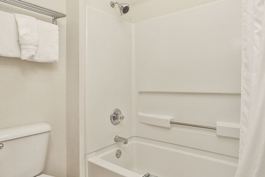 More Photos Of 43 Coosawatee Drive, East Ellijay Hotel For Sale