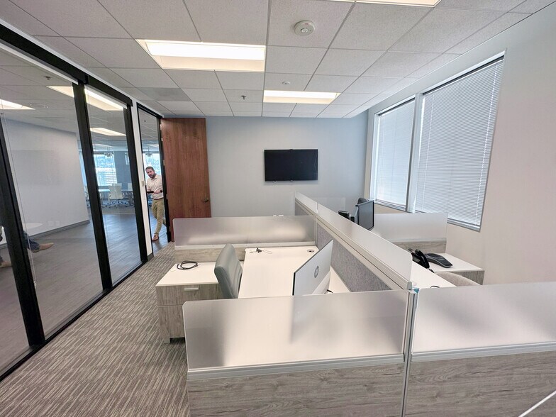 More Photos Of 1880 Century Park E, Los Angeles Office For Lease