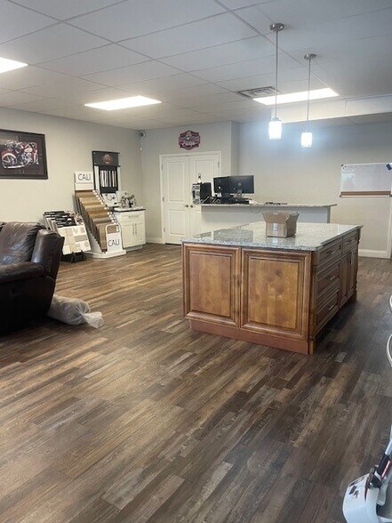 More Photos Of 350 W Brannen Rd, Lakeland Manufacturing For Sale