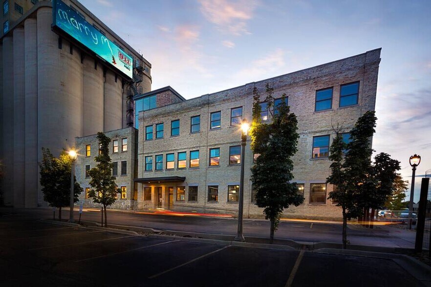 Primary Photo Of 1037 W McKinley Ave, Milwaukee Loft Creative Space For Lease