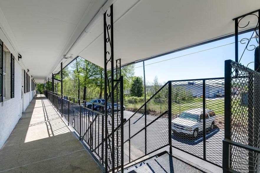 More Photos Of 37 Labrook Dr, Richmond Apartments For Sale