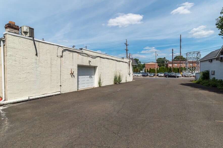 More Photos Of 42 Penn St, Hatboro Storefront For Sale