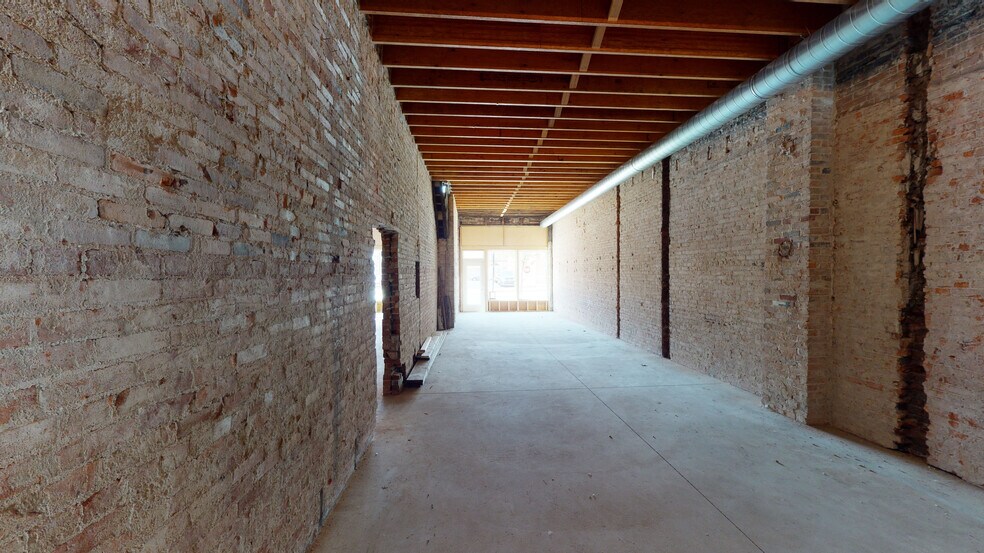 More Photos Of 231-237 S Wabash St, Wabash Storefront Retail Office For Sale