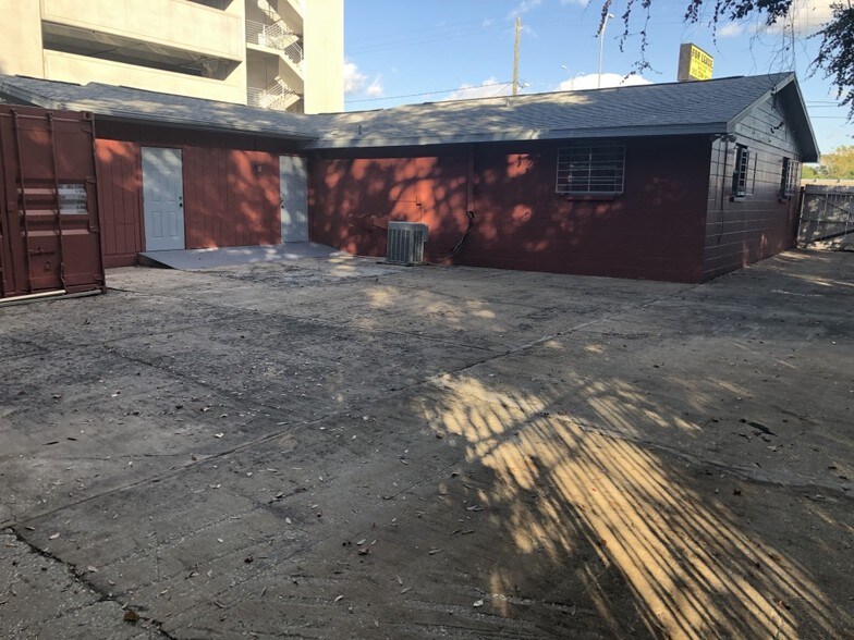 More Photos Of 11412 N Central Ave, Tampa Office For Lease