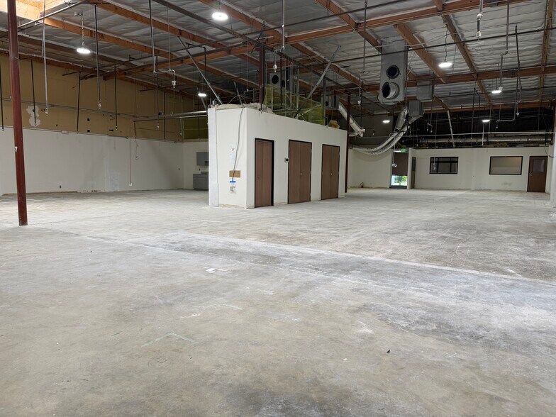 More Photos Of 94 W Cochran St, Simi Valley Research And Development For Sale