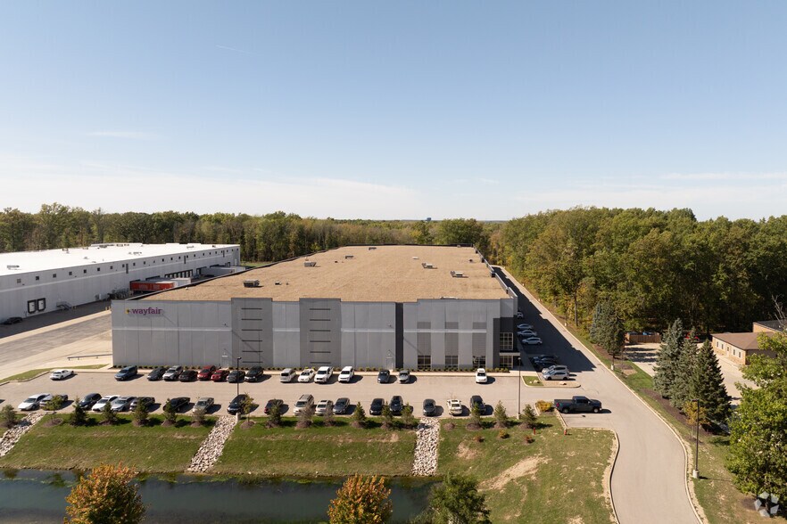 More Photos Of 14450-14580 Foltz Pky, Strongsville Warehouse For Lease