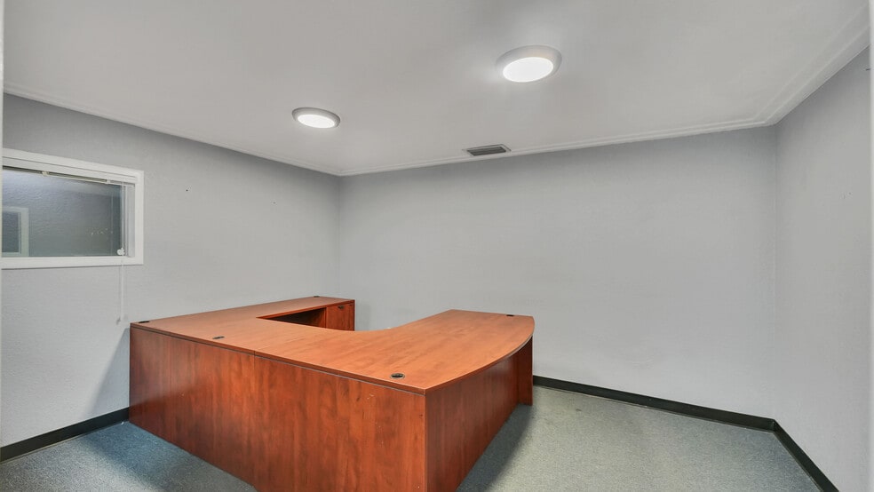 More Photos Of 10910-10920 Wiles Rd, Coral Springs Warehouse For Lease