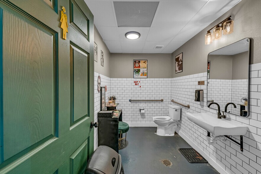 More Photos Of 4301 Avenue S, Galveston Storefront For Sale