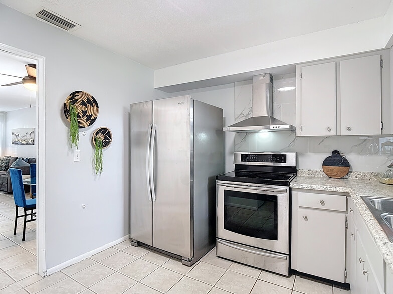 More Photos Of 139 SE Jefferson Cir N, Saint Petersburg Apartments For Sale