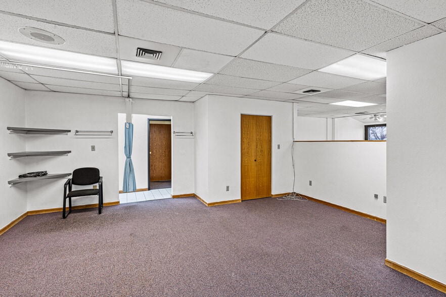 More Photos Of 725 Desert Flower Blvd, Pueblo Office For Sale