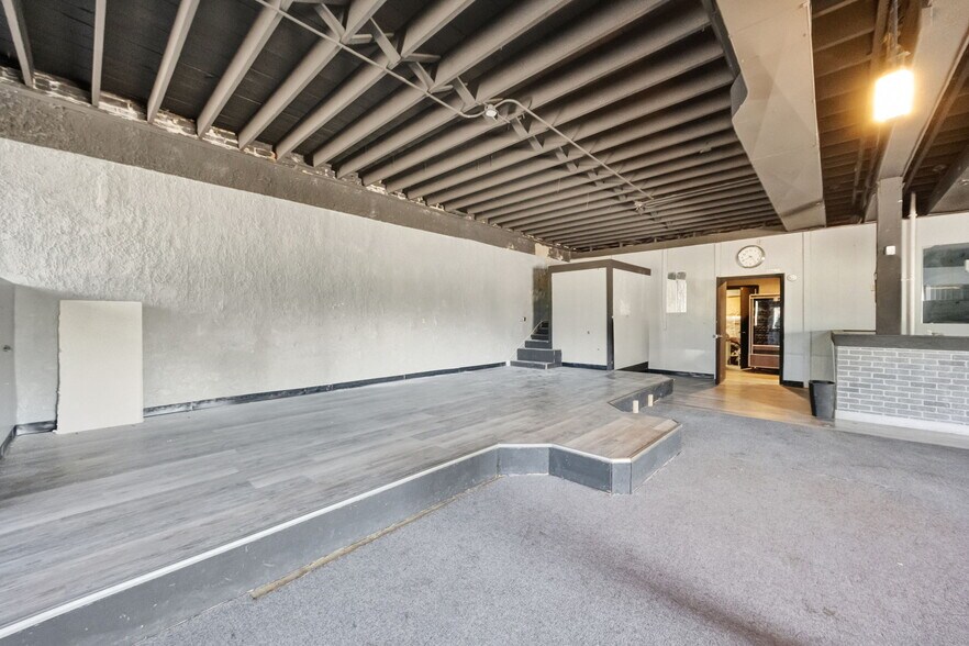 More Photos Of 2600 N Florissant Ave, Saint Louis Flex For Sale