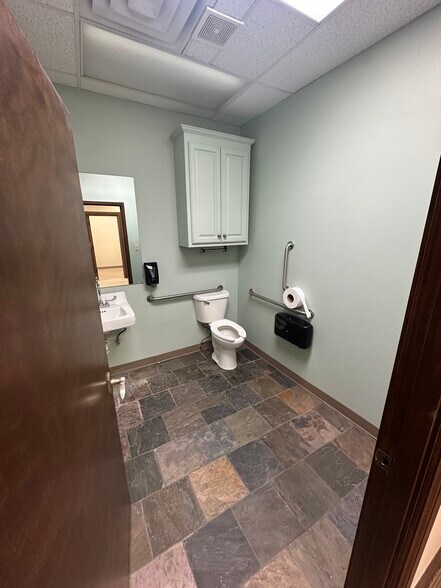 More Photos Of 1660 E 71st St, Tulsa Unknown For Lease