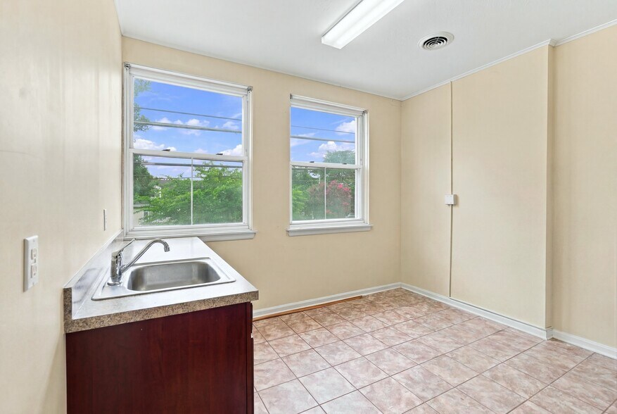 More Photos Of 3506 Memorial Ave, Lynchburg Office For Sale