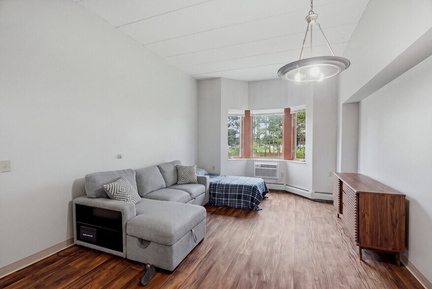 More Photos Of 985 Ivy Ave E, Saint Paul Apartments For Sale