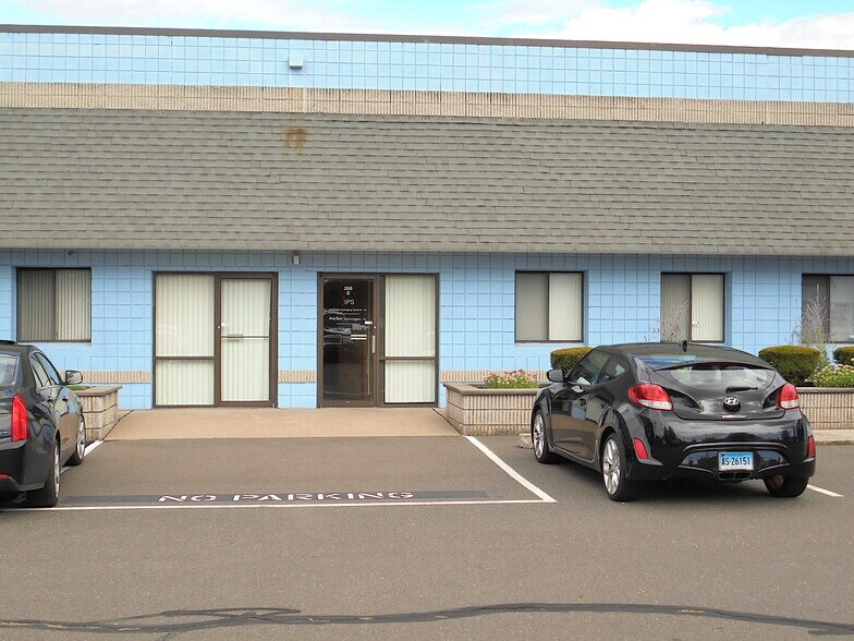 More Photos Of 256 Main St, East Windsor Research And Development For Lease
