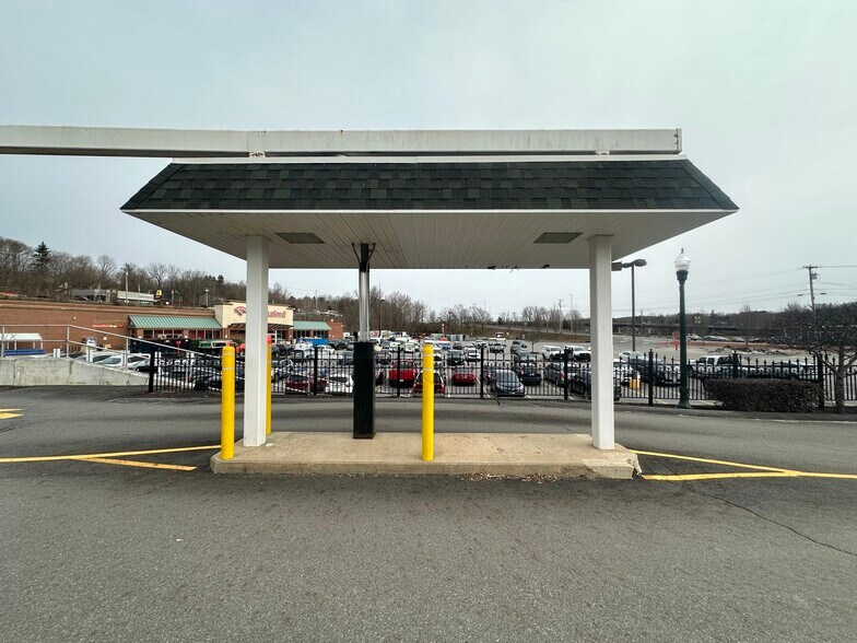 More Photos Of 35 Bridge St, Gardiner Fast Food For Lease