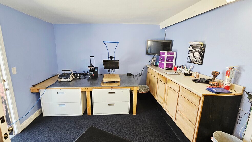 More Photos Of 306-308 Roberts Ln, Bakersfield Storefront Retail Residential For Sale