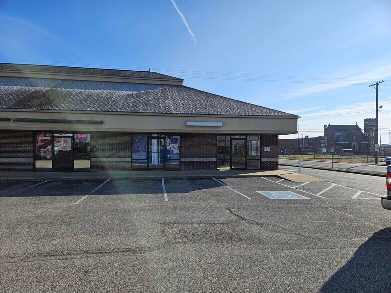 More Photos Of 501 N Main St, Evansville Storefront For Lease