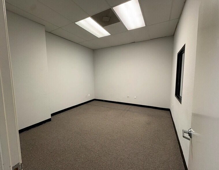 More Photos Of 3206 Longmire Dr, College Station Loft Creative Space For Lease