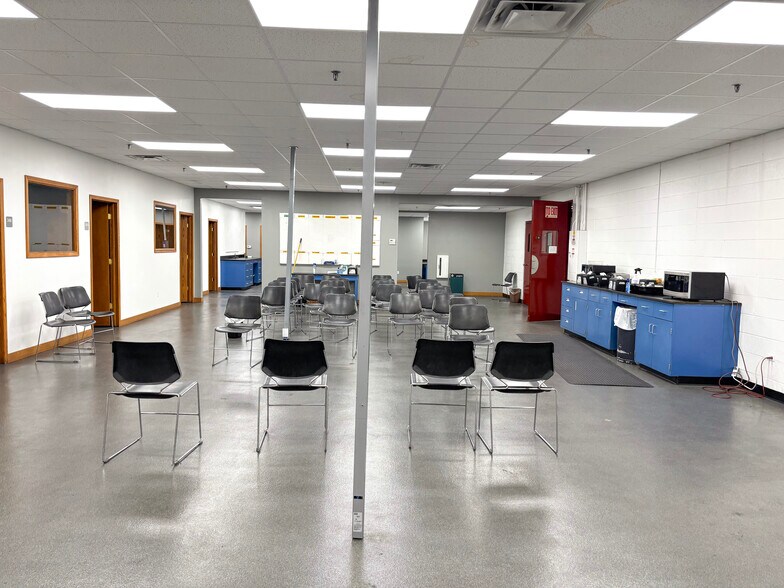 More Photos Of 100 Rayovac Ct, Fennimore Manufacturing For Lease