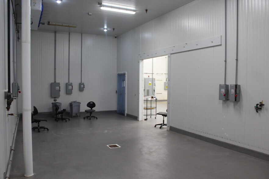 More Photos Of 1325 E El Segundo Blvd, El Segundo Food Processing For Lease
