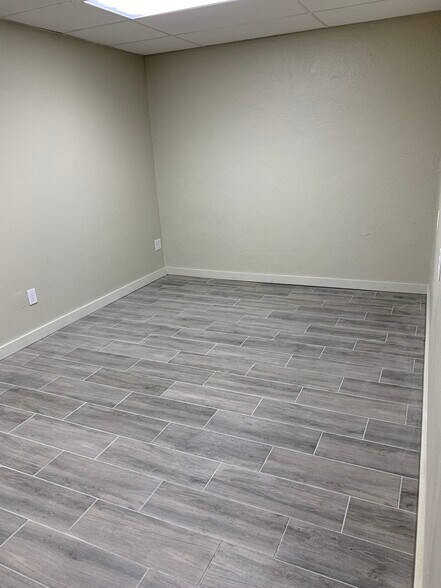 More Photos Of 6209-6213 Grissom Rd, San Antonio Self Storage For Lease